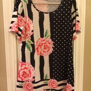 Size XL Black Long Top with Pink Roses